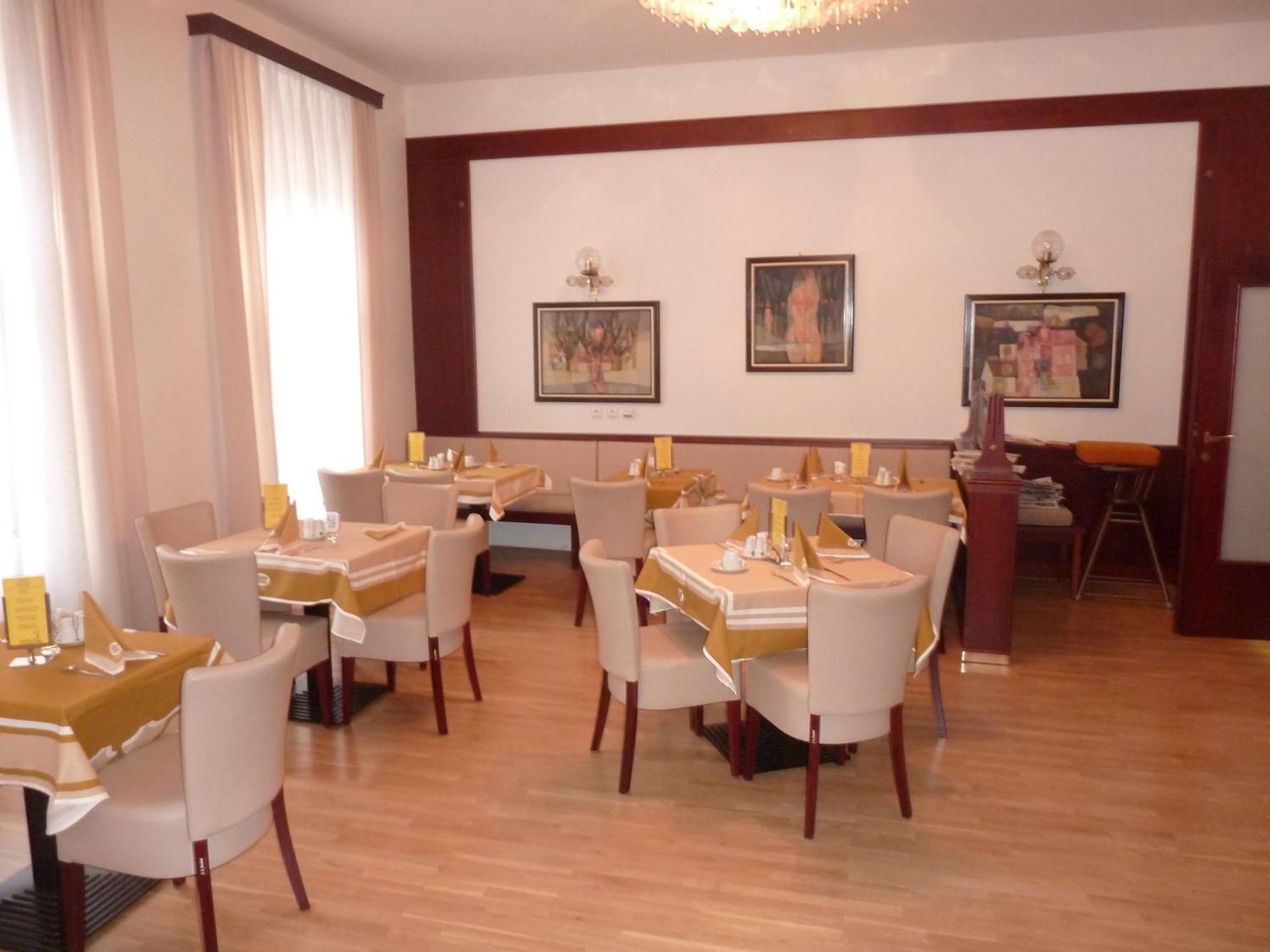 Grandhotel Garni Jihlava Bagian luar foto