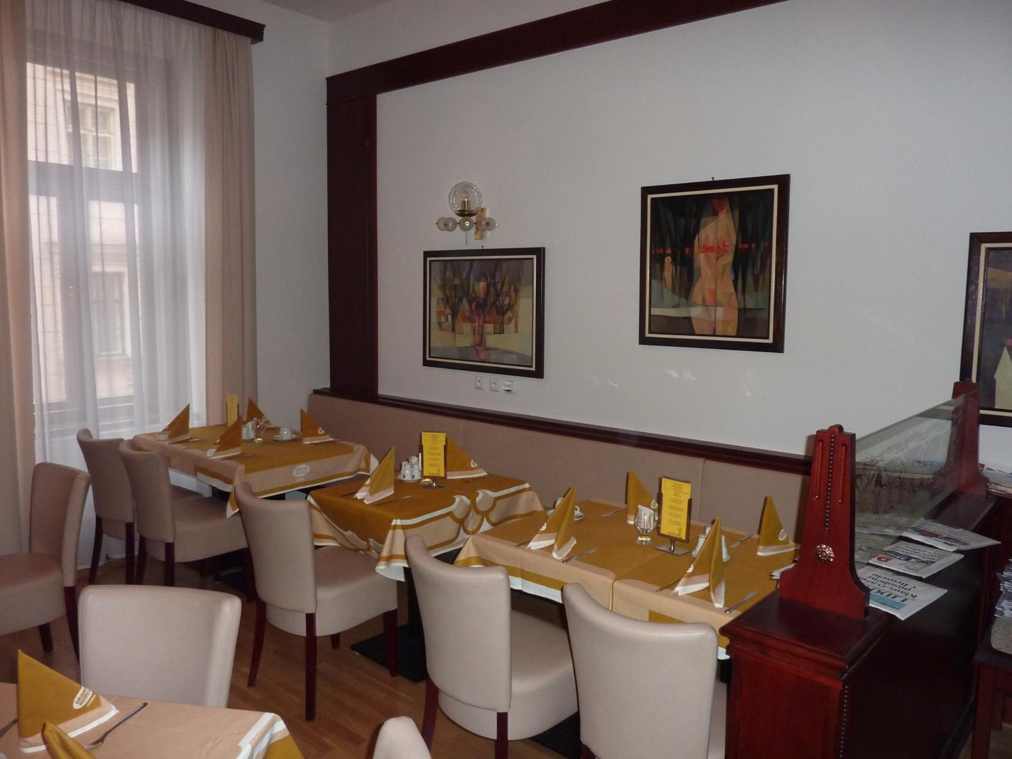 Grandhotel Garni Jihlava Bagian luar foto