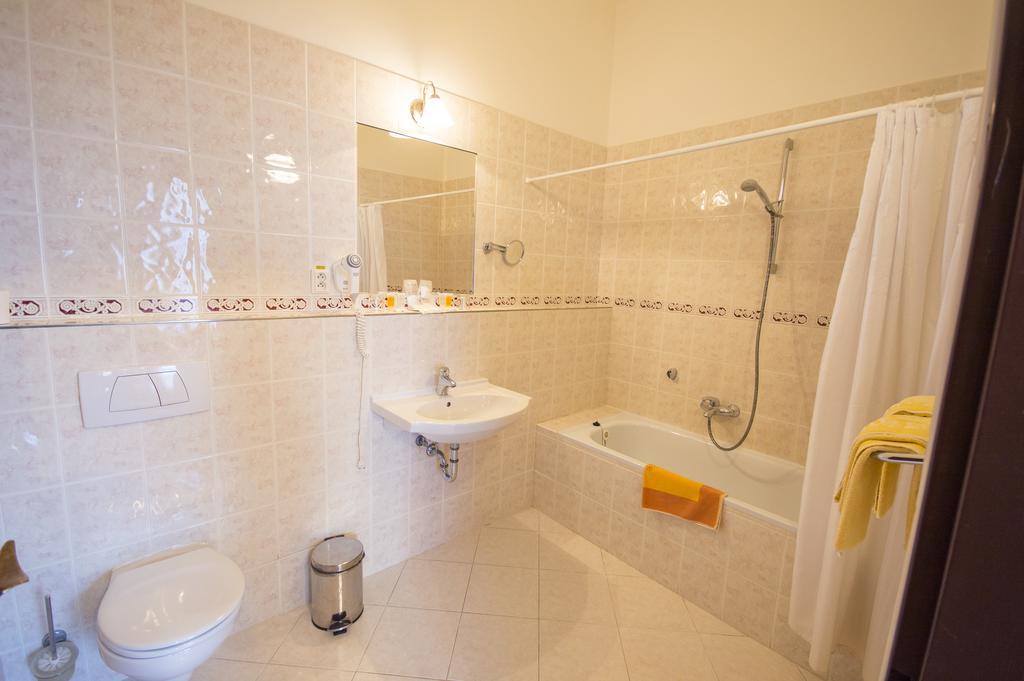 Grandhotel Garni Jihlava Bagian luar foto
