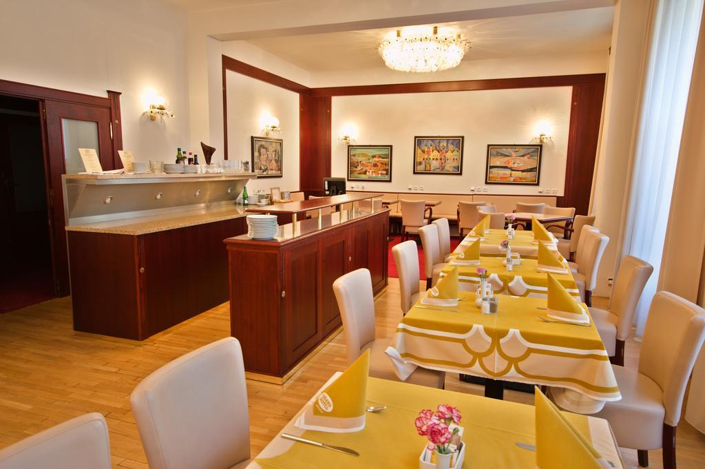 Grandhotel Garni Jihlava Bagian luar foto