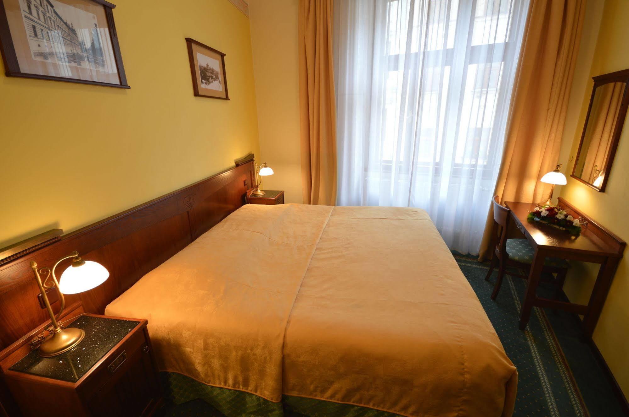 Grandhotel Garni Jihlava Bagian luar foto