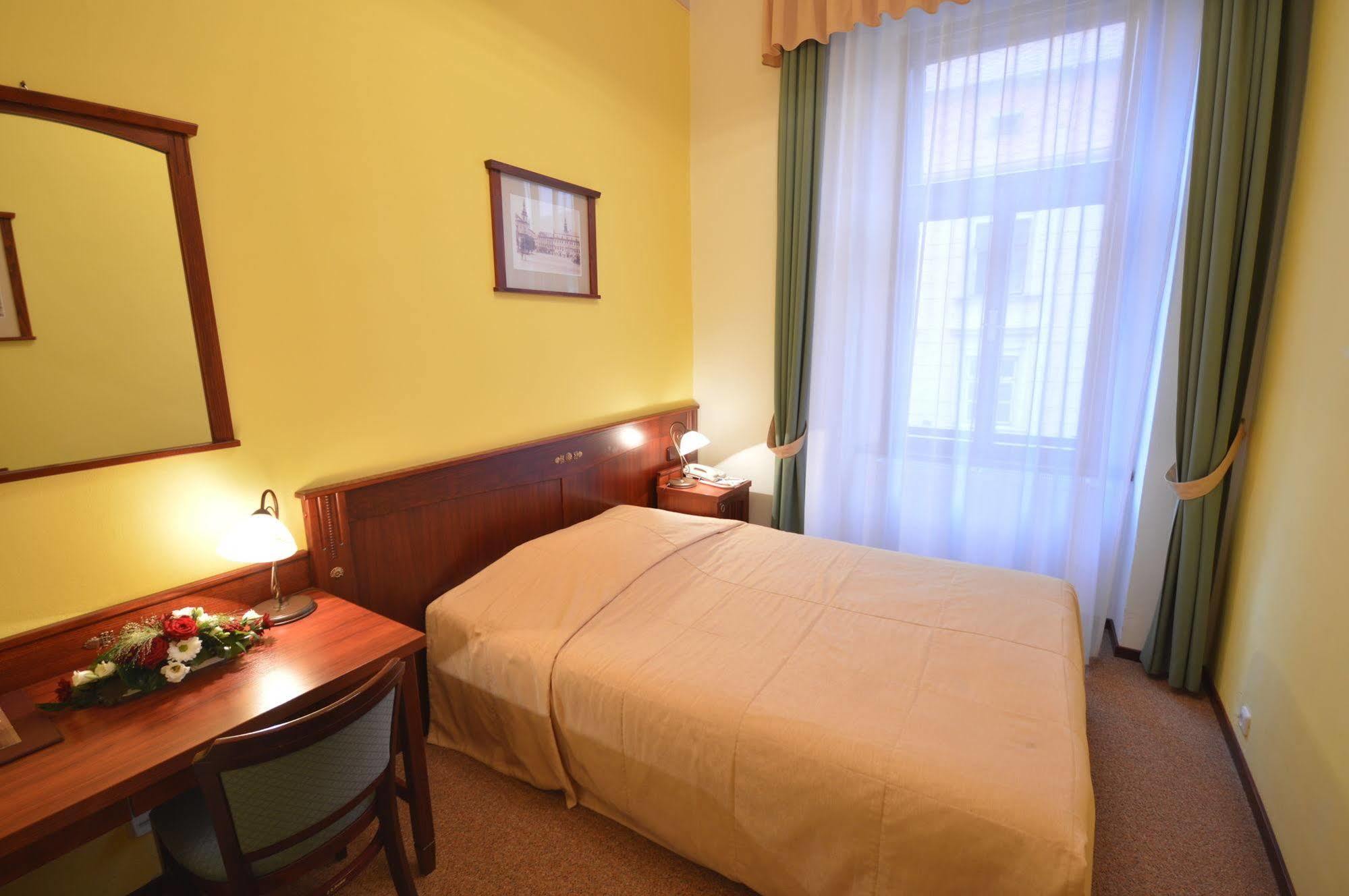 Grandhotel Garni Jihlava Bagian luar foto