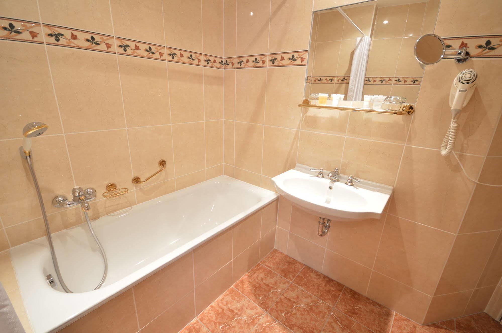 Grandhotel Garni Jihlava Bagian luar foto